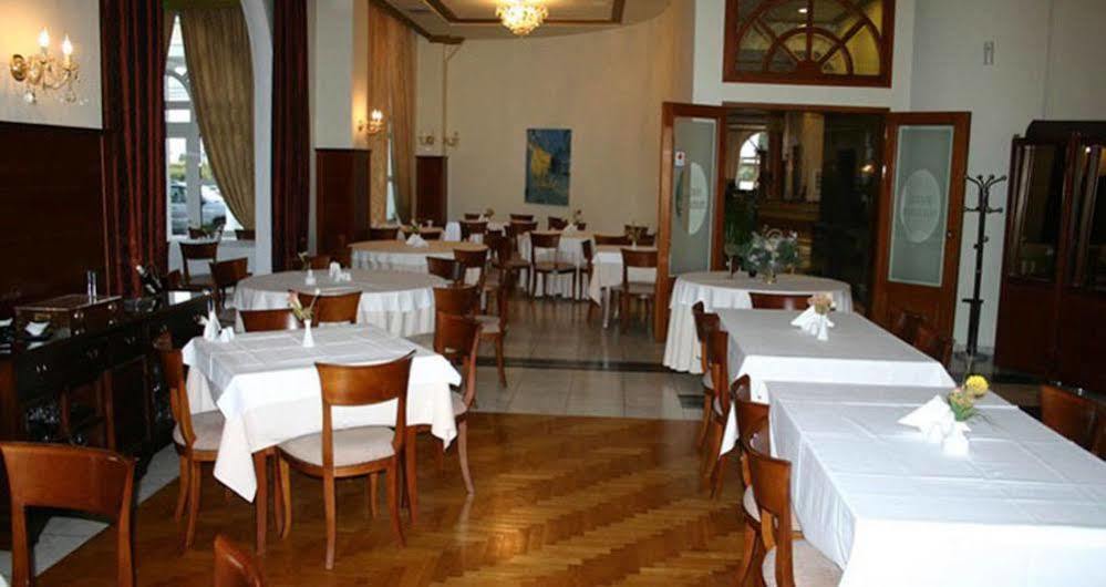 Kouros Hotel Dráma Restaurante foto